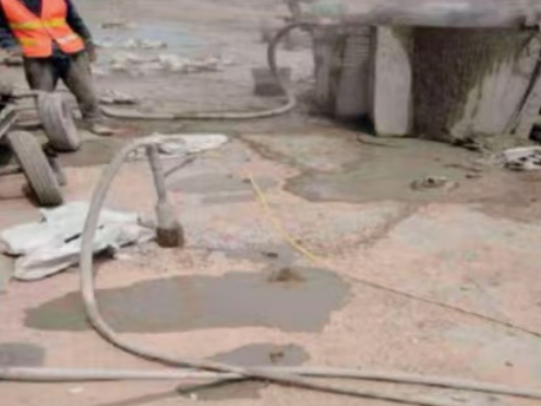 广宁水泥混凝土路面板底注浆技术 路面脱空注浆整治方案