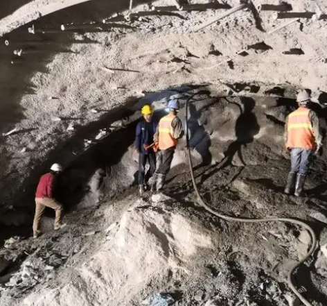 广宁拱顶带模注浆料的施工流程及注意事项